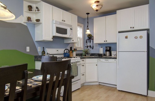 Michigan City House | Beautiful Family Cottage in Beachwalk-Grill-AC-Free Wifi-Kids Haven.