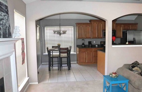 El Paso House | Beautiful Family Home 🐶🐱 Near Franklin Mountains