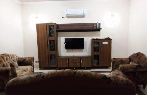 Bahria Town Apartment | Beautiful Family Residence - Couples and Hosting Wedding functions not allowed