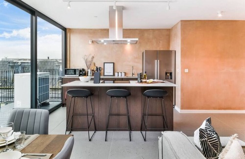 Victoria Apartment | Beautiful Flat in Hipster Hackney | Very Spacious!