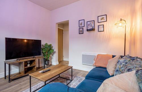 Levenshulme Apartment | Beautiful Flat - Great Location - Perfect for Long Stays
