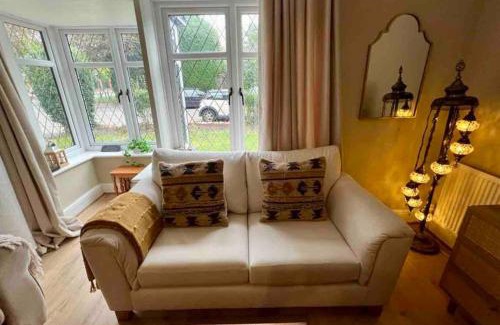 Bray on Thames Apartment | Beautiful flat sleeps 4 in Taplow Maidenhead Near Windsor and Ascot racecourses Near Legoland