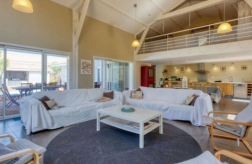 Vensac Villa | Beautiful private villa for 10 people with WIFI, private pool, TV and terrace