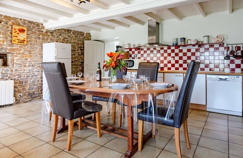 Cote Ouest Centre Manche Villa | Beautiful apartment in villa for 6 people with WIFI, TV, terrace and pets allowed