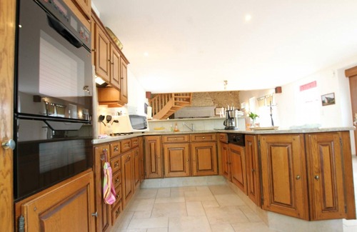 Villedieu-les-Poeles-Rouffigny Cottage | Beautiful cottage with fireplace and large garden in Villedieu-les-Poêles