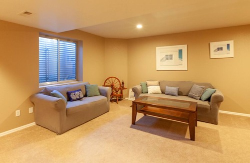 Fort Collins House | Beautiful fully furnished 4 bd with large deck, granite and yard with dog door