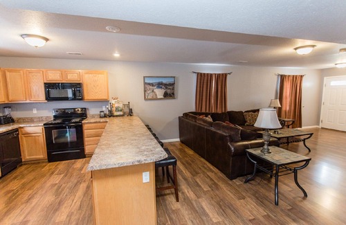 St. Robert House | Beautiful Fully Furnished Townhome