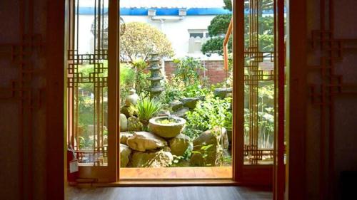 Jeonju House | Beautiful Garden Fine Day House