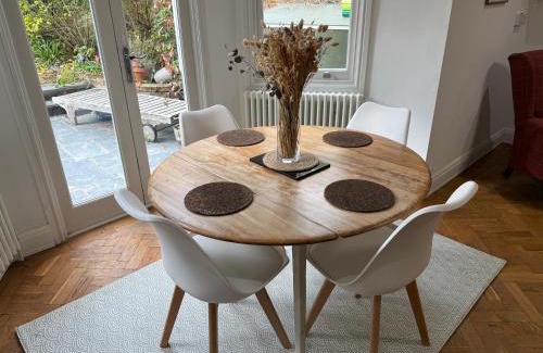 St. George's Apartment | Beautiful Garden Flat with Home Cinema