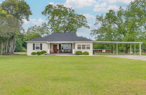 Lenox House | Beautiful Georgia Farmhouse Rental with Patio