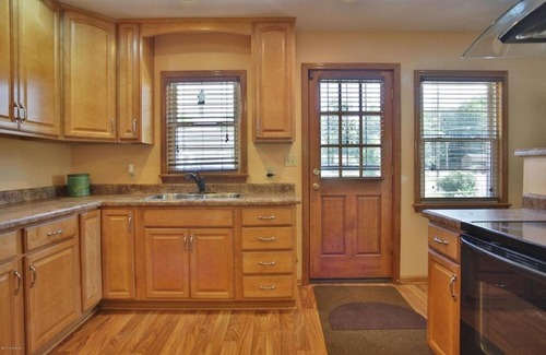 Merriwether House | Beautiful Germantown Ranch CLOSE TO EVERYTHING!
