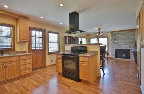 Merriwether House | Beautiful Germantown Ranch CLOSE TO EVERYTHING!