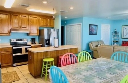 Port Mansfield House | Beautiful Getaway! Boat Slip & Fishing Light. 3 Bedroom/3 Bath. Sleep 8. 5 Beds.