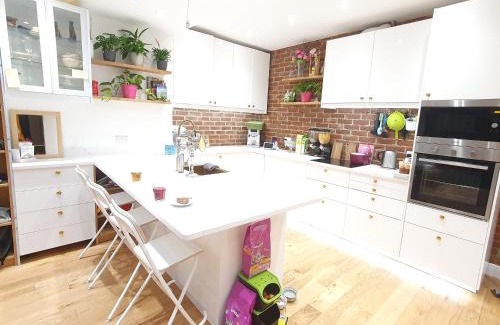Lady Margaret House | Beautiful guest rooms, Free Parking, 30min Heathrow, 40min Wembley, 60min Central London