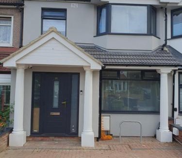 Lady Margaret House | Beautiful guest rooms, Free Parking, 30min Heathrow, 40min Wembley, 60min Central London