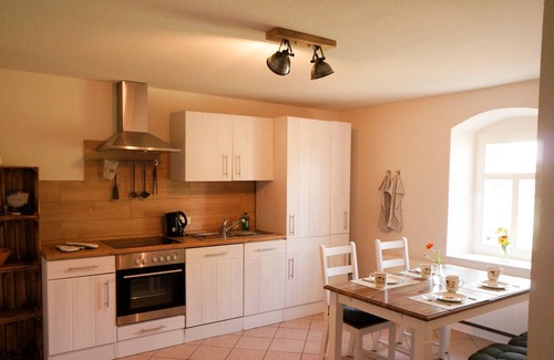 Leuben-Schleinitz Apartment | Beautiful Gutshof holiday apartment - vacation on the farm