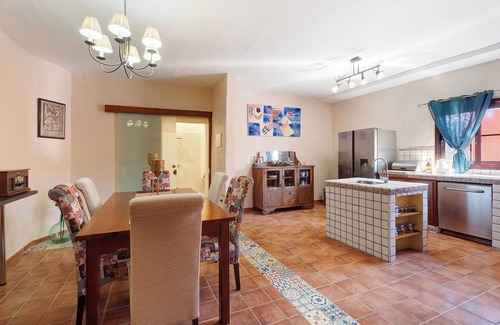 San Miguel de Abona House | Beautiful Home Casa Alberto Santos with Rooftop Terrace, Mountain/Ocean Views & Wi-Fi