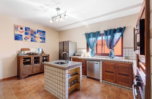 San Miguel de Abona House | Beautiful Home Casa Alberto Santos with Rooftop Terrace, Mountain/Ocean Views & Wi-Fi