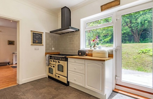 Boughton Monchelsea Cottage | Beautiful high end bungalow within owners’ grounds with fantastic garden views.