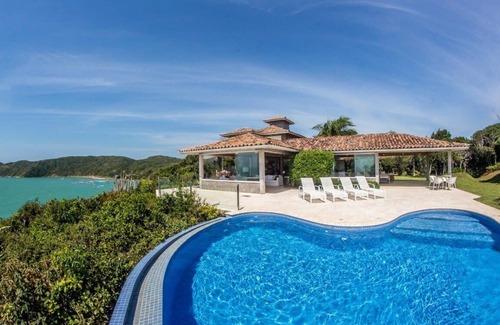 Enseada do Gancho House | Beautiful Hilltop House, Tartaruga Beach