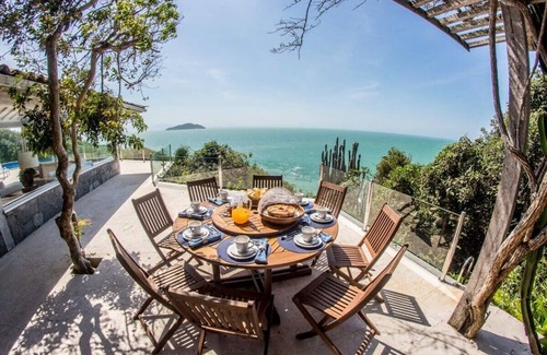 Enseada do Gancho House | Beautiful Hilltop House, Tartaruga Beach