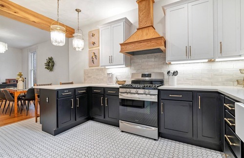 St. Charles Historic District House | BEAUTIFUL Historic 3 Bedroom Upscale Guesthouse!