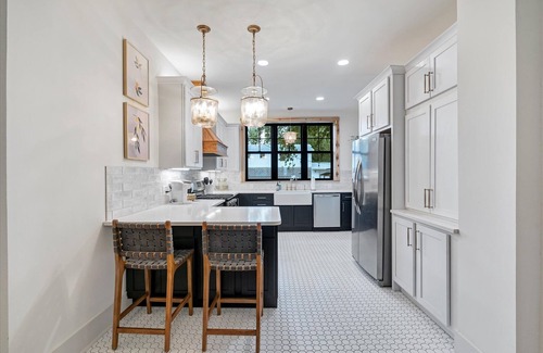 St. Charles Historic District House | BEAUTIFUL Historic 3 Bedroom Upscale Guesthouse!