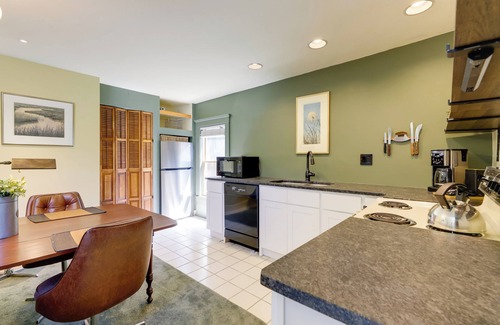 Worcester Cottage | Beautiful & Historic Cottage, Steps to Elm Park