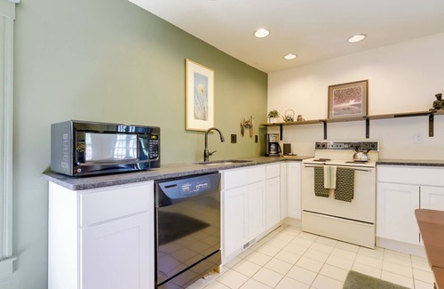 Worcester Cottage | Beautiful & Historic Cottage, Steps to Elm Park