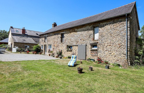 Andouille-Neuville House | Beautiful home in Andouillé-Neuville