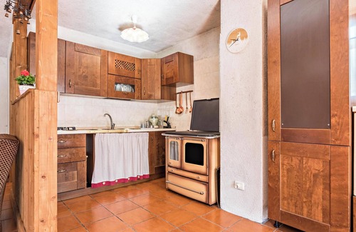 Roncone Ski Chalet | Beautiful Holiday Home “Baita Rustica immersa nel verde” with Mountain View