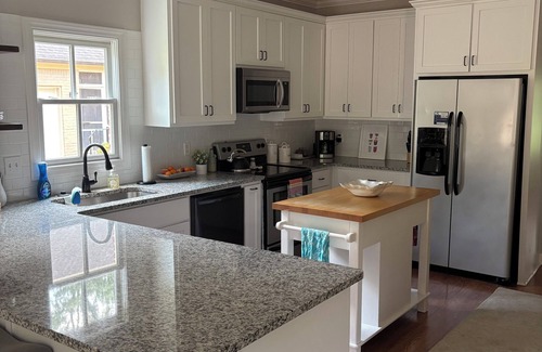 Oxmoor House | Beautiful Home 4 Miles From the Square!