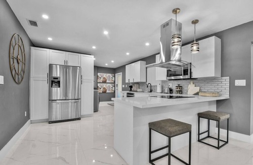 Miami Gardens House | Beautiful Home Away From Home