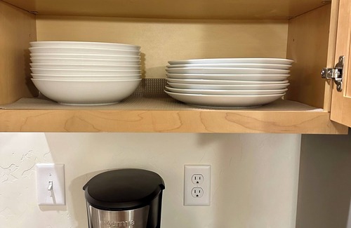 Montrose House | Beautiful Home Close to River Parks , Airport & Downtown. Pet-Friendly!