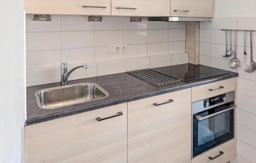 Bruinisse House | Beautiful Home In Bruinisse With Wifi