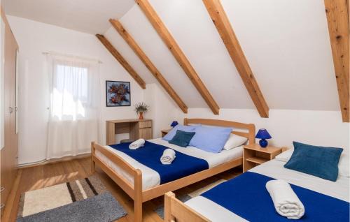 Lovinac House | Beautiful Home In Lovinac With Sauna