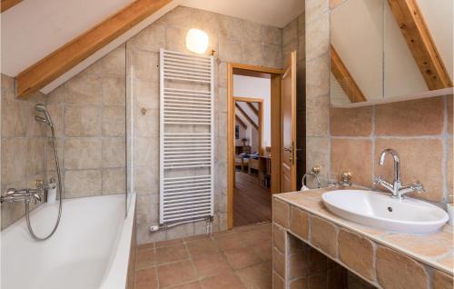 Lovinac House | Beautiful Home In Lovinac With Sauna
