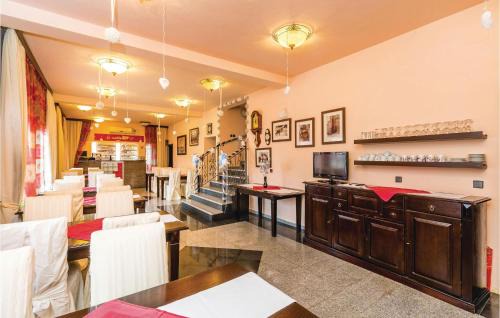 Metajna House | Beautiful Home In Metajna With Wifi