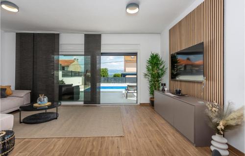 Njivice House | Beautiful Home In Njivice With Kitchen