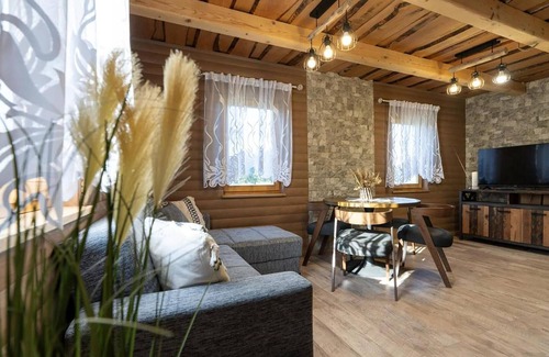 Otocac House | Beautiful home in Otocac with WiFi