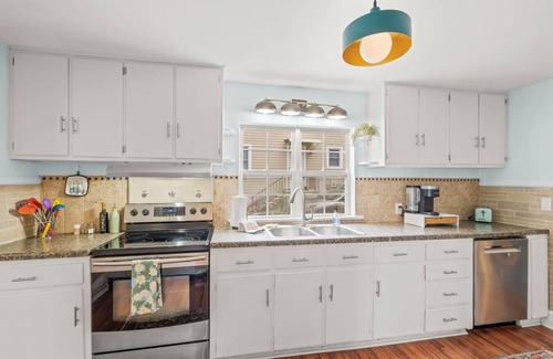 High Point House | Beautiful Home Less than 1 mile from High Point University.