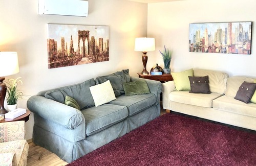 South Westside House | Beautiful Home near Downtown Olympia Entire Home 2 Bedrooms & Full Kitchen