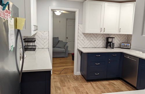 Romulus House | Beautiful Home On The Lake Great For Families & Walking Distance to Winery