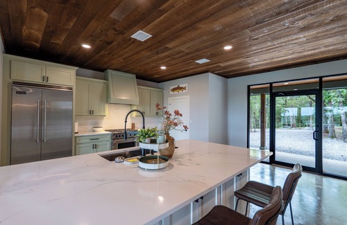 Bull Shoals House | Beautiful Home Overlooking the White River - Hot Tub - Fire Pit - Game Room