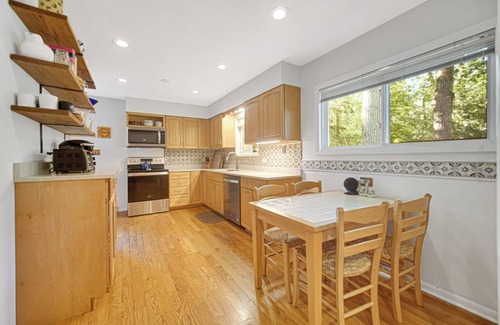 Michiana House | Beautiful home two blocks from the Lake Michigan shoreline. Perfect for large or multiple families.