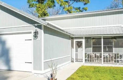 Ridge Wood Heights House | Beautiful home with huge backyard close to siesta key beach