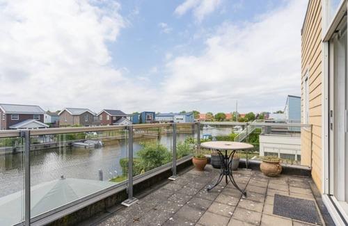 Oude-Tonge House | Beautiful home with roof terrace and a view of the water.
