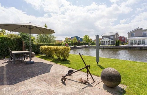 Oude-Tonge House | Beautiful home with roof terrace and a view of the water.