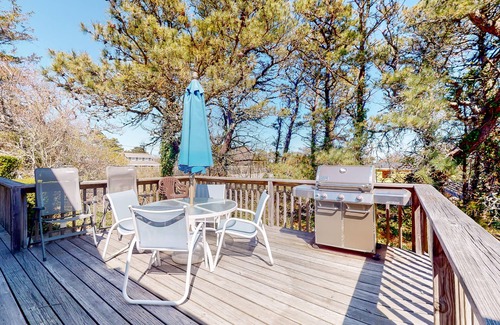 East Orleans Cottage | Beautiful home with ocean-view, patio, grill, W/D, & close to Nauset Beach