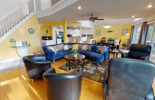 Henrico House | Beautiful home with scenic views of Lake Gaston